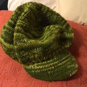 Beautiful *NEVER WORN* hand knitted wool hat